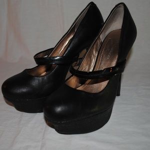 BCBG Black Pumps